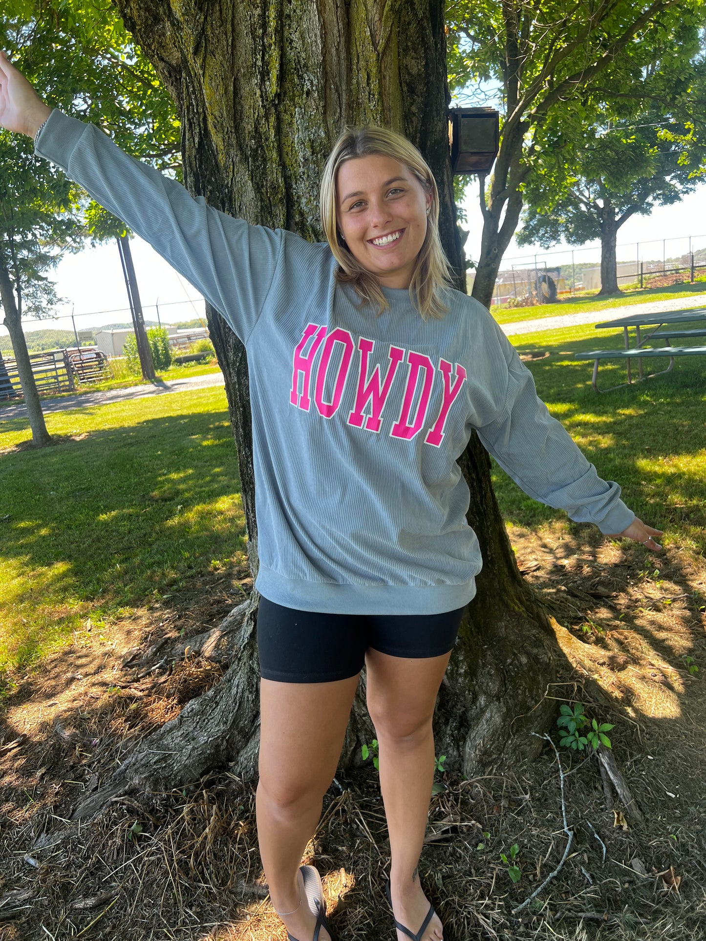 howdy crewneck
